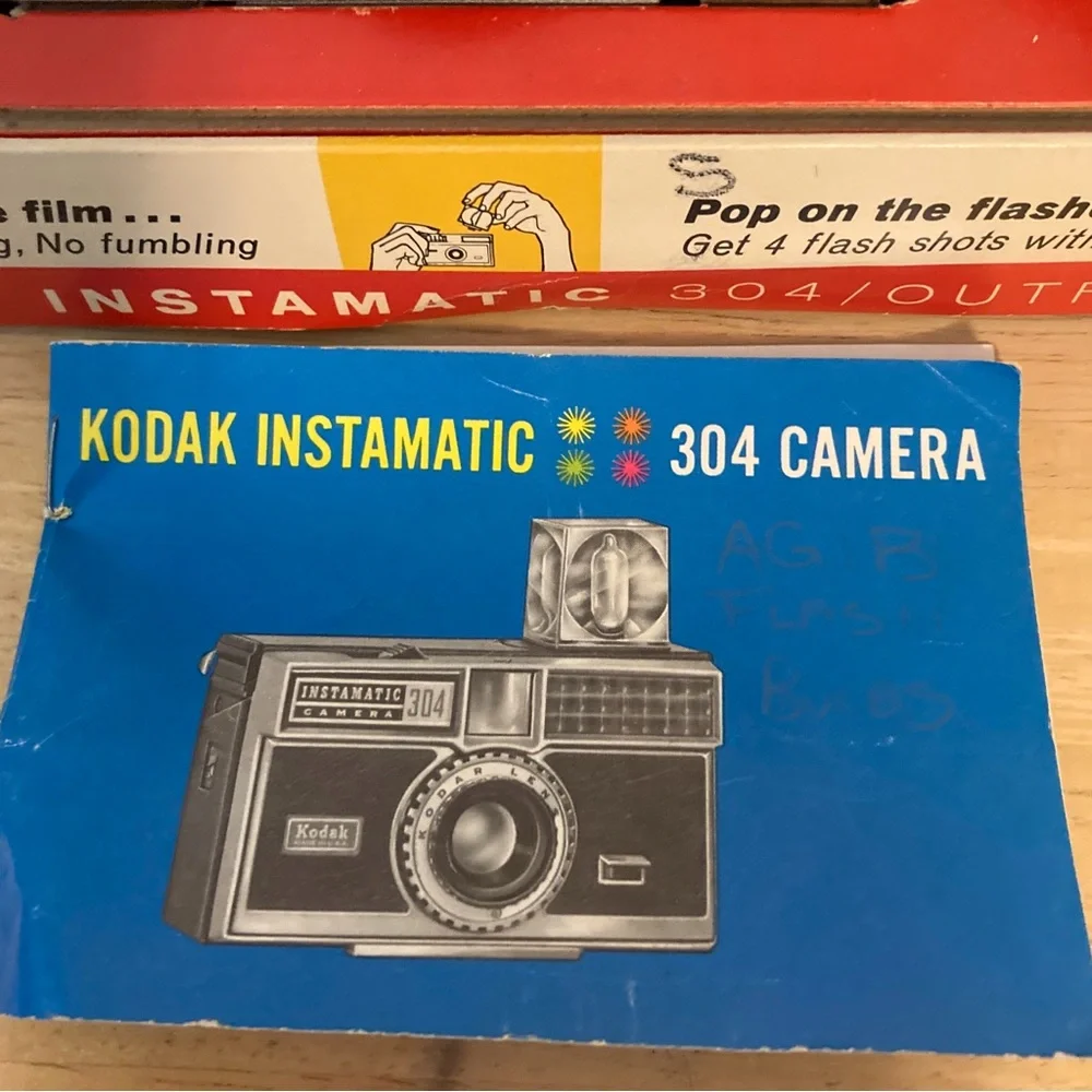 Vintage Film Camera 1960’s Kodak 304 Instamatic Outfit